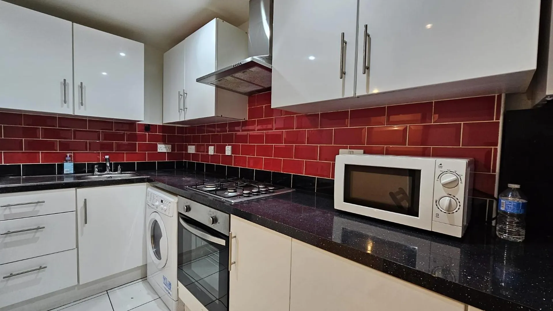 E1 Luxury Apartments London Homestay